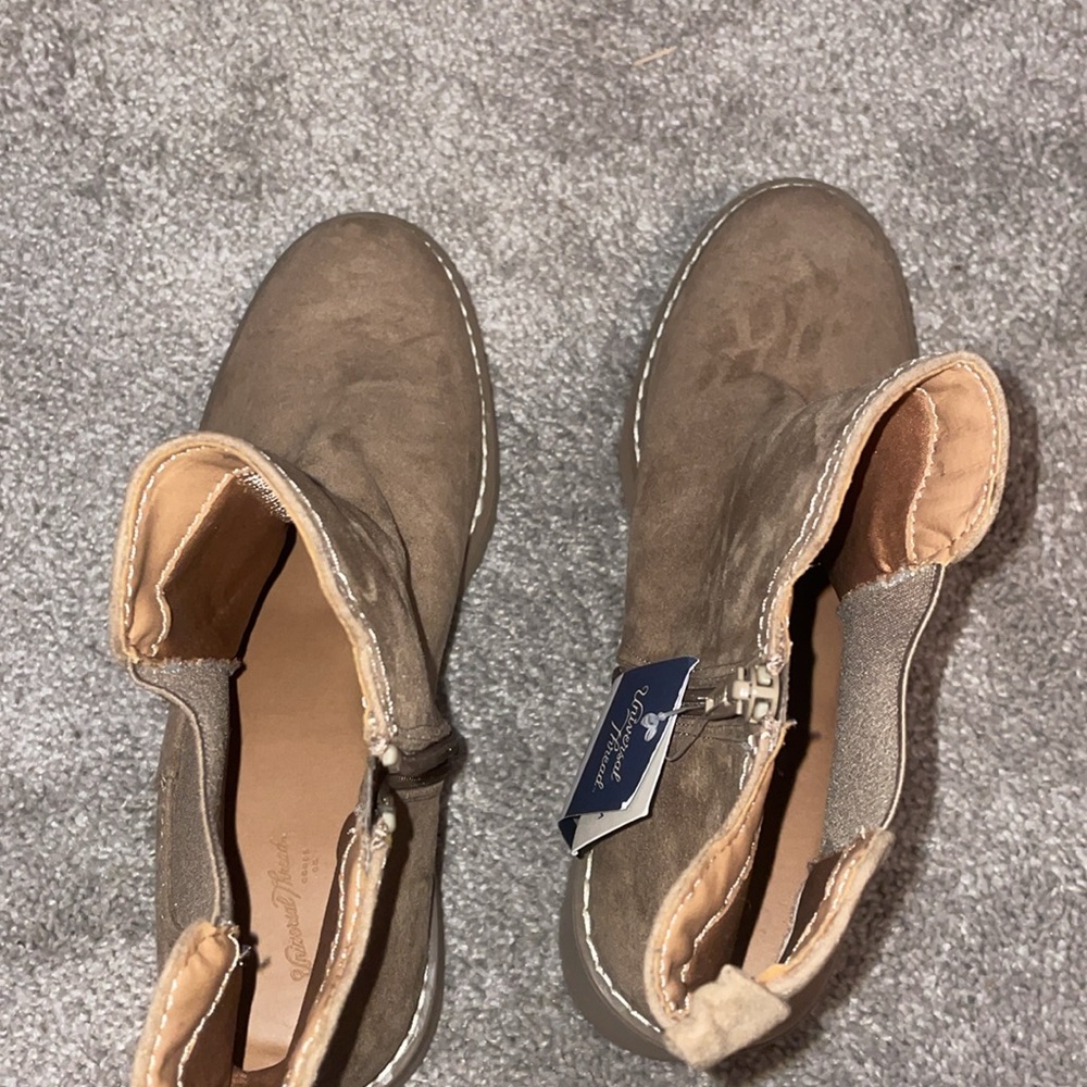 Universal thread taupe lug sole Chelsea boot  size 10 faux suede - Picture 8 of 11